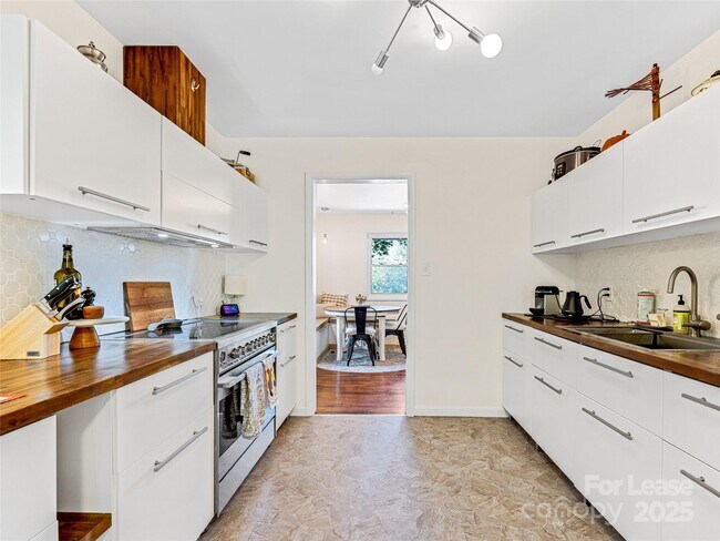 Building Photo - 44 Broadview Ave