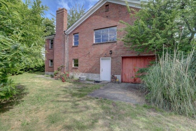 Building Photo - Newly Renovated Seattle 3bed 2bath Home
