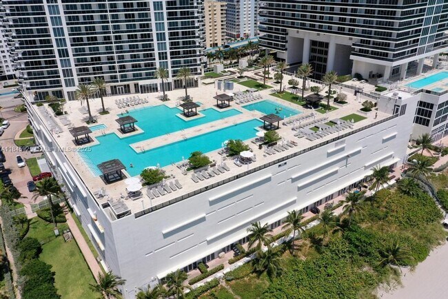 Building Photo - 1850 S Ocean Dr