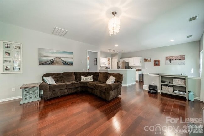 Building Photo - 2721 Apple Twig Dr