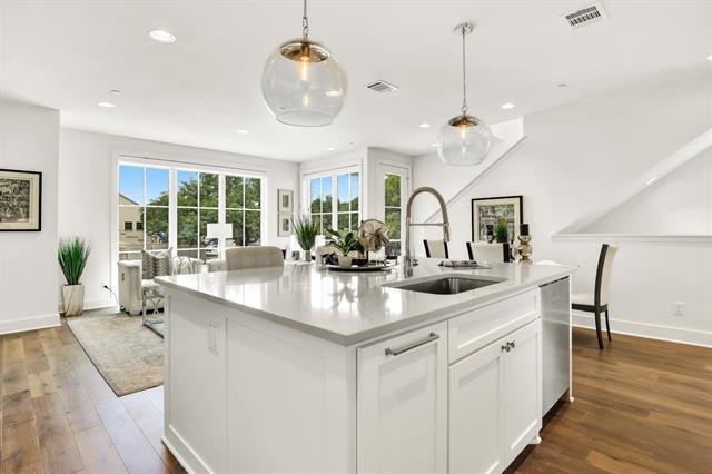 Building Photo - 4116 University Blvd