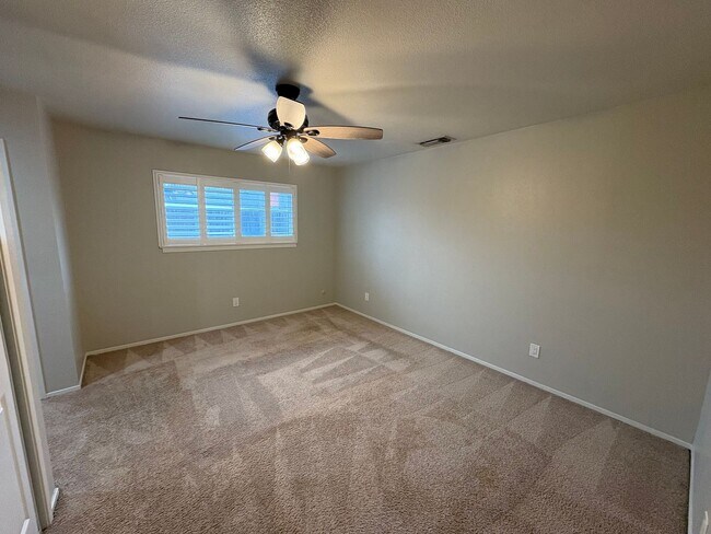 Building Photo - SW Visalia Home with Pool Available Now!