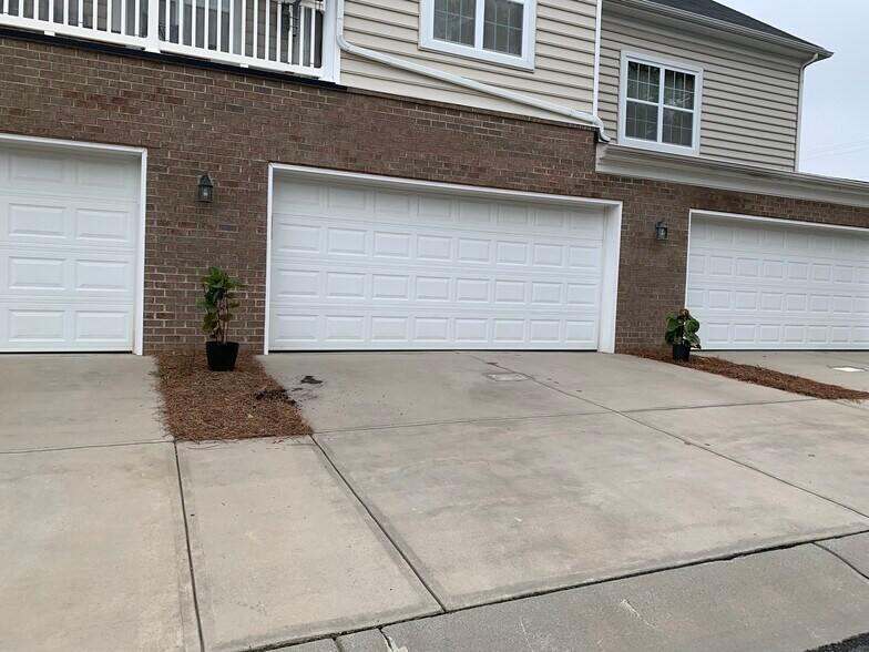 2 car Garage - 15403 Barossa Valley St