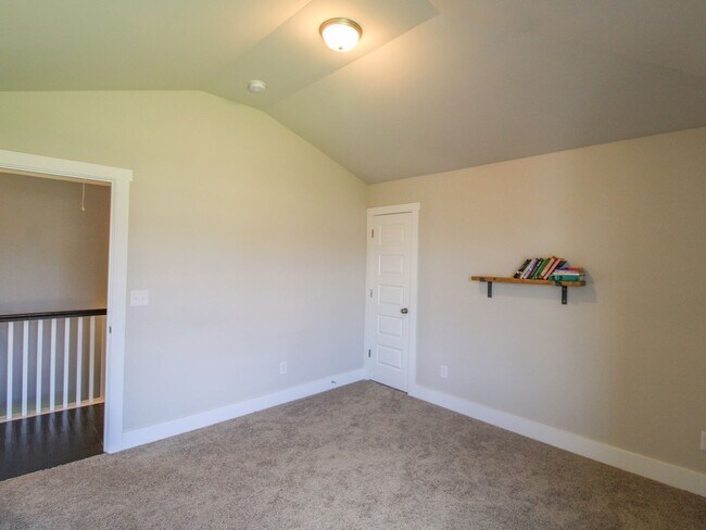 Building Photo - Great Location near Edgewater and Toyota F...