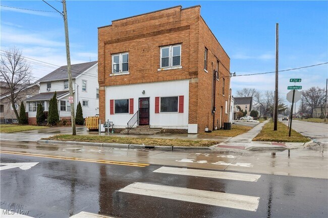 Primary Photo - 1063 W 21st St