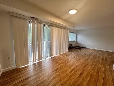Living Room/Balcony - 5113 Crossfield Ct