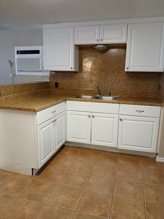 Building Photo - 6113 Ave Q 1/2