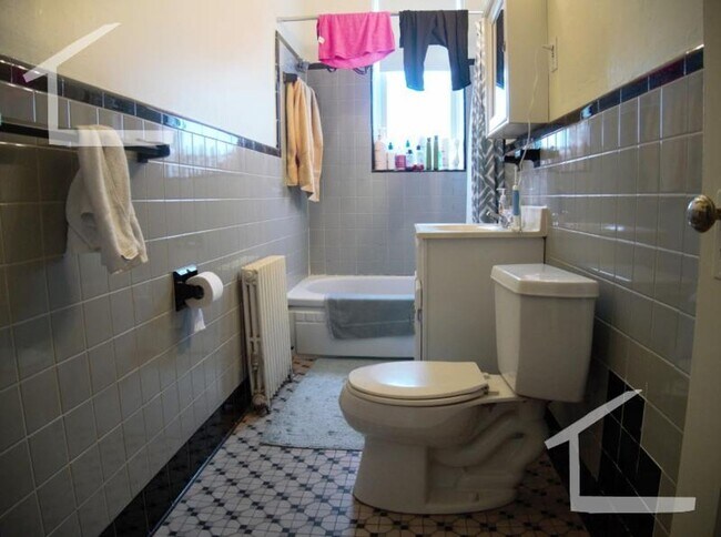Building Photo - No Brokers fee, Ho Security Deposit, heat,...