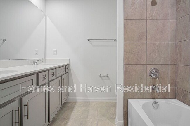 Building Photo - 4429 River Beacon Blvd
