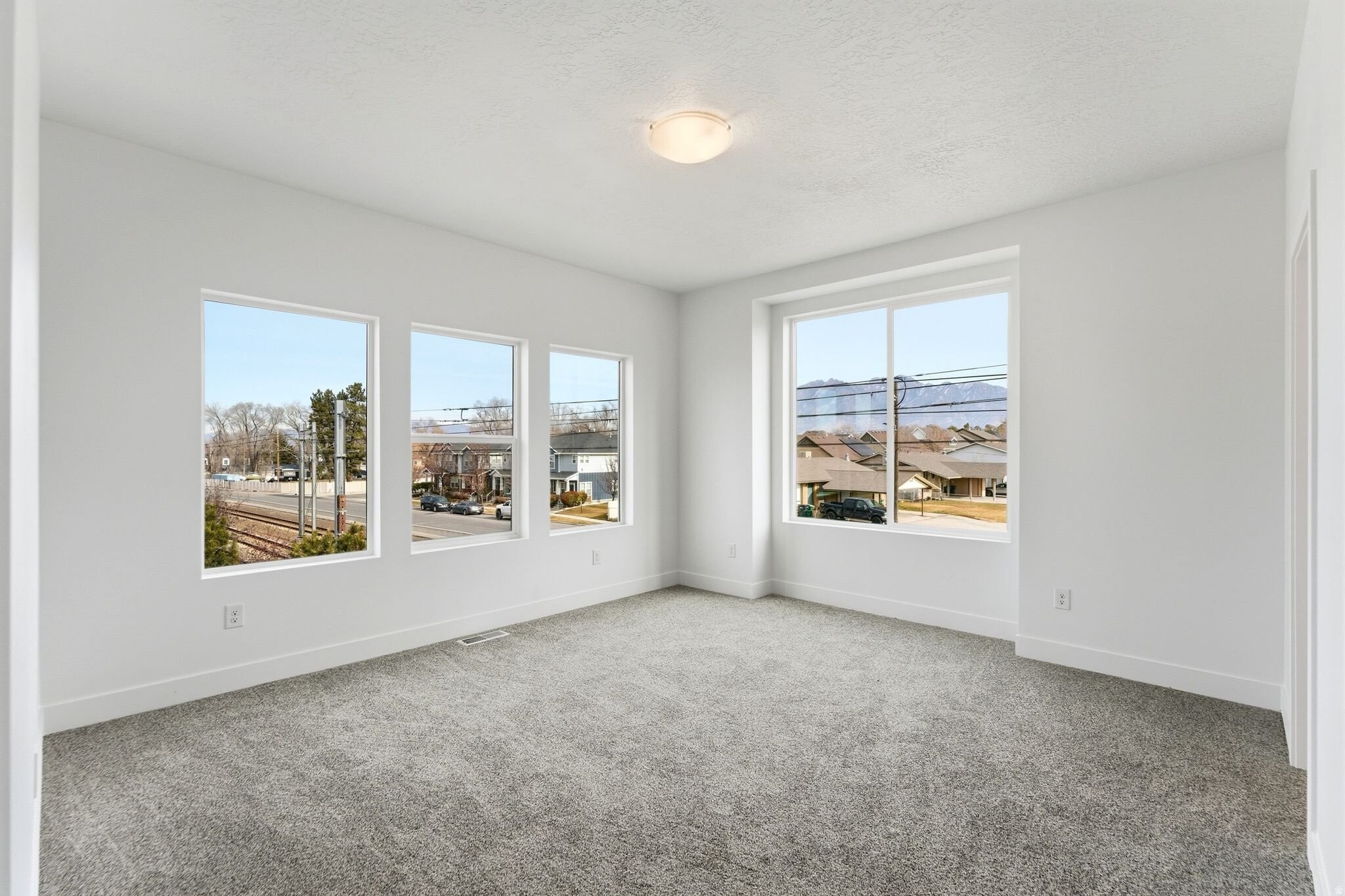 Building Photo - 144 E Chambord Ct