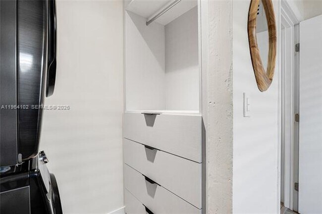 Building Photo - 1275 Marseille Dr