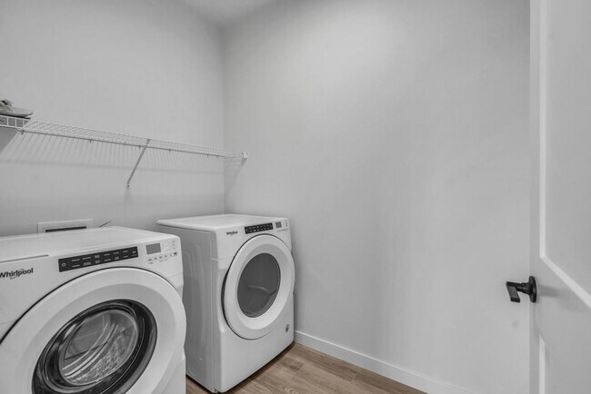 Building Photo - Spacious Two-Story Single-Family Home