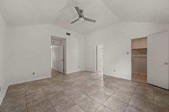 Building Photo - 4 Bedroom Single Family Home in Pflugerville