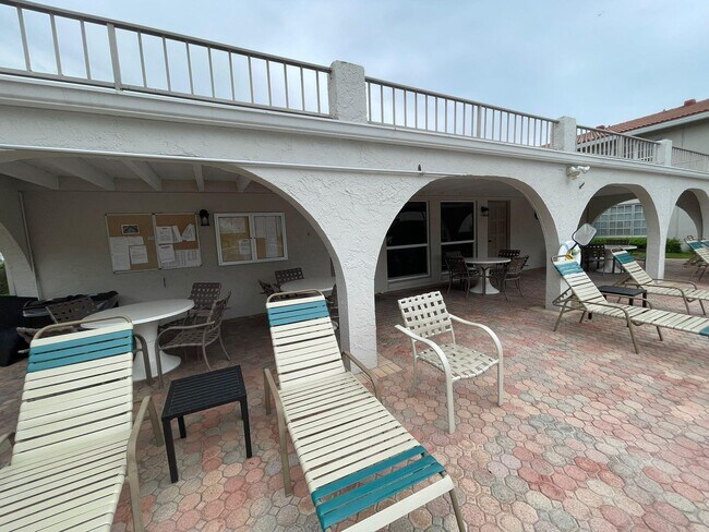 Building Photo - 250 NE 20th St