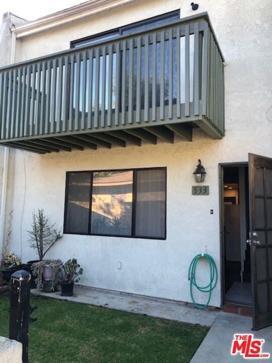 Building Photo - 533 W 219th St