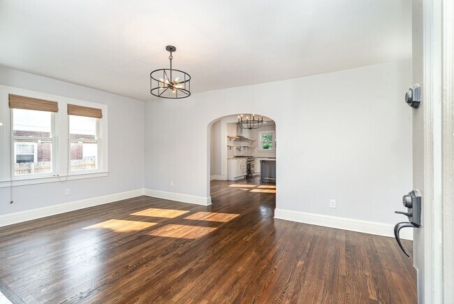 Building Photo - Charming Renovated East Nashville Home wit...