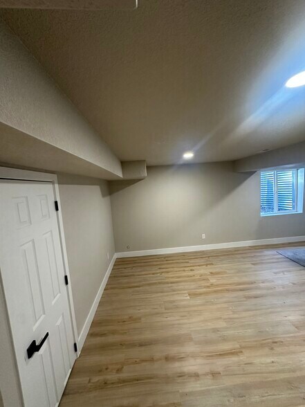 Building Photo - 7502 S Emerson Cir