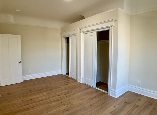 Building Photo - REMODELED 4BR/3BA. In Unit Laundry! Dishwasher! Bay Windows!