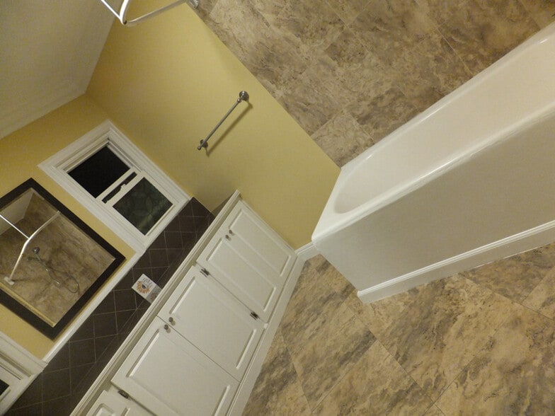 Building Photo - 3920 E 11th St