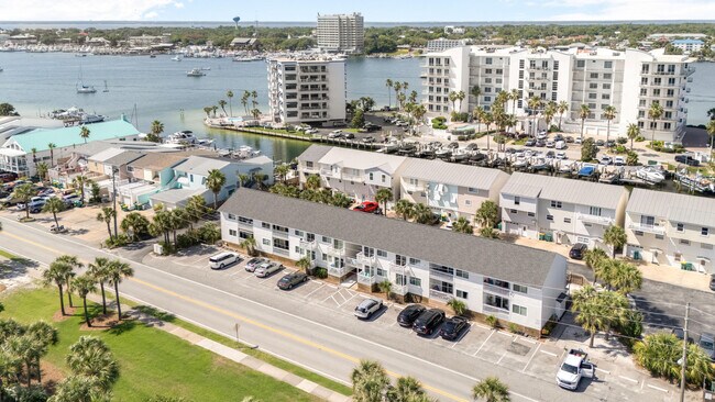 Building Photo - 445 Gulf Shore Dr