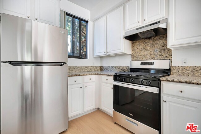 Building Photo - 811 11th St