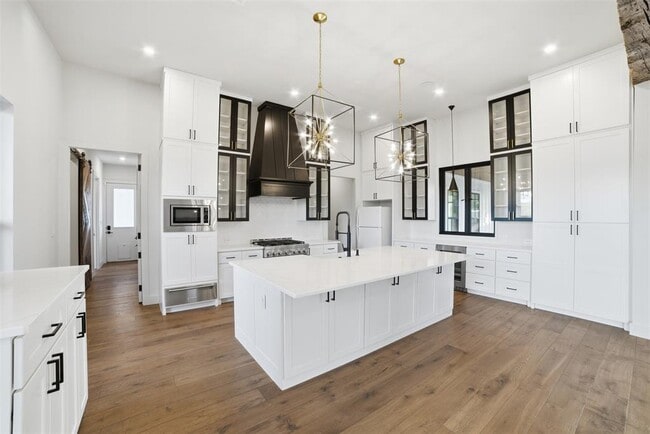 Building Photo - 23937 Oscar Rd