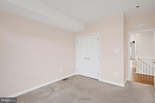 Building Photo - 5822 Oakdale Vlg Rd