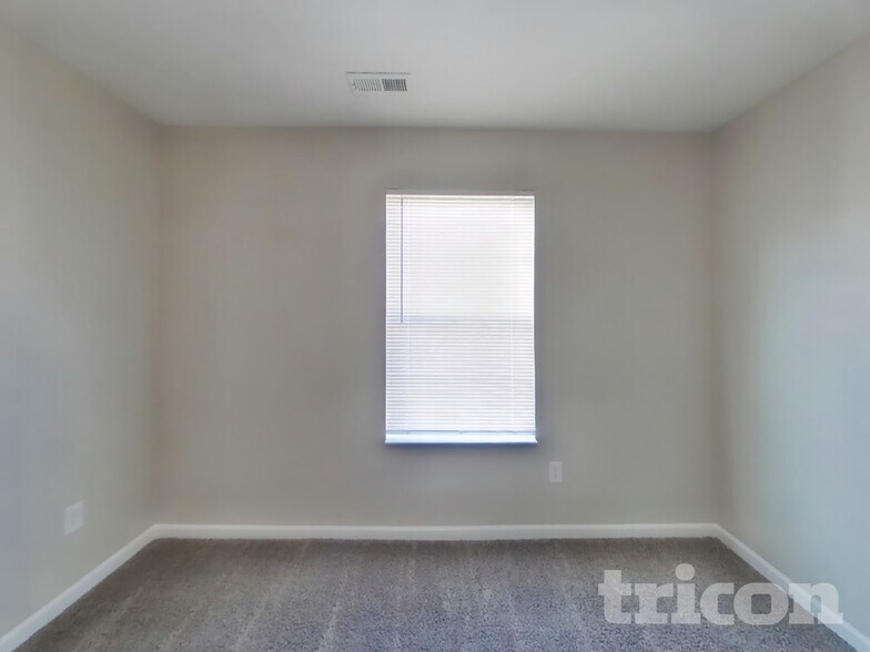 Building Photo - 597 Grassy Bend Dr