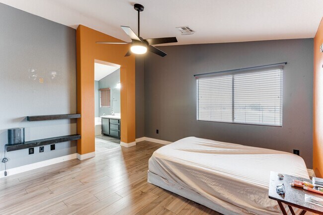 Building Photo - VIBRANT 3BEDROOM 2.5BATH HOME IN 89015