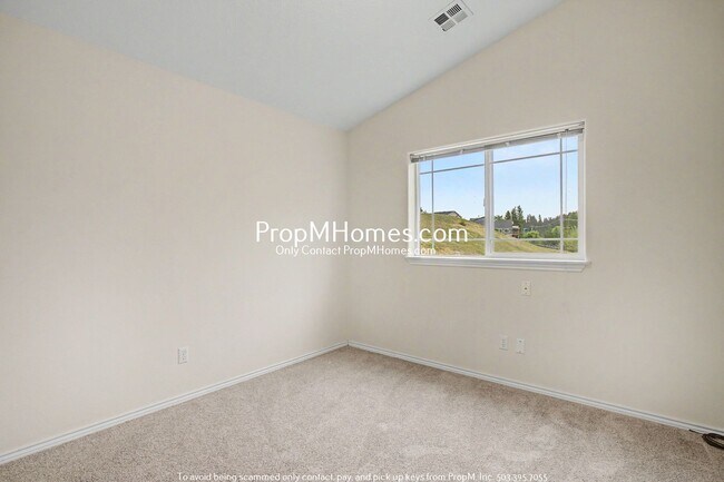 Building Photo - Bull Mountain Three Bedroom Home!