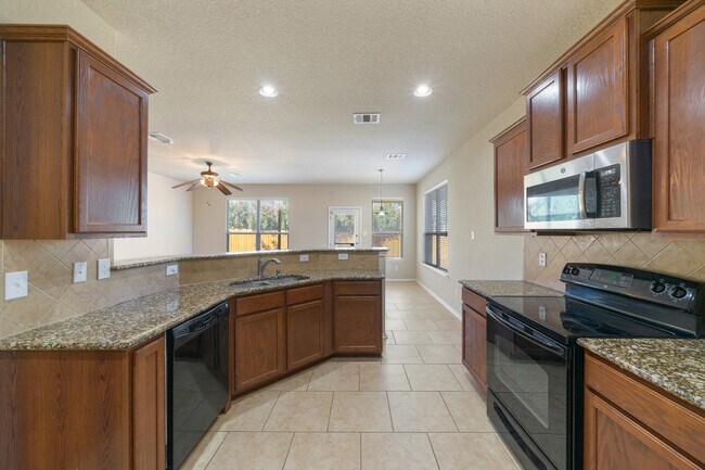 Building Photo - Spacious 4-Bed Home with Island Kitchen, Private Patio & Fenced Yard in Schertz