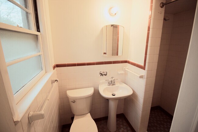 Building Photo - 3739 Honeysuckle Ct