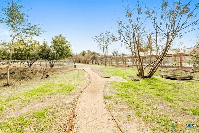 Building Photo - 13420 Lyndhurst St