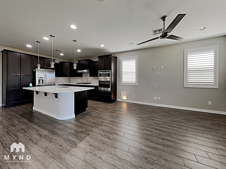 Building Photo - 10106 E Tamery Ave