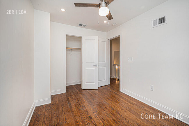 Building Photo - Renovated 2 Bed + Den Townhome in South Plaza