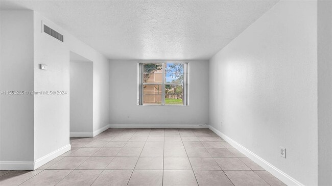 Building Photo - 1825 W 56th St