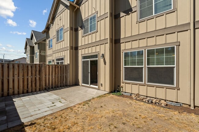 Building Photo - Close proximity to Old Mill District and downtown