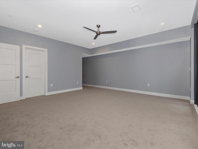 Building Photo - 210 E 2nd St