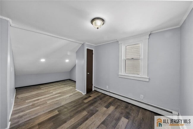 Building Photo - 76 Andrew St