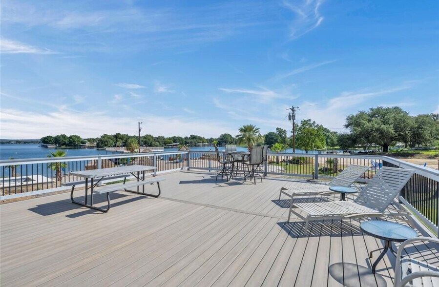 Building Photo - 604 Highcrest Dr