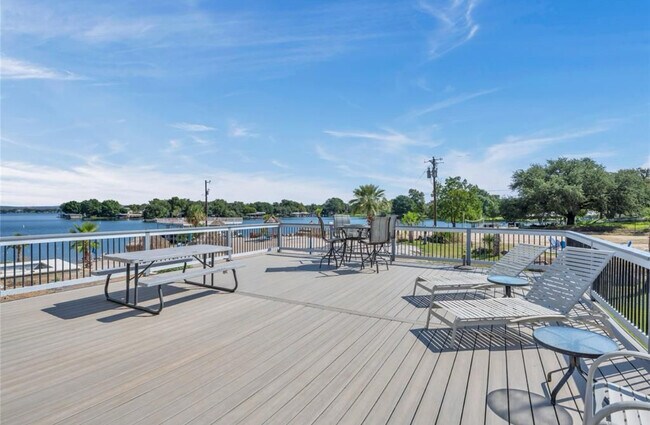 Building Photo - 604 Highcrest Dr