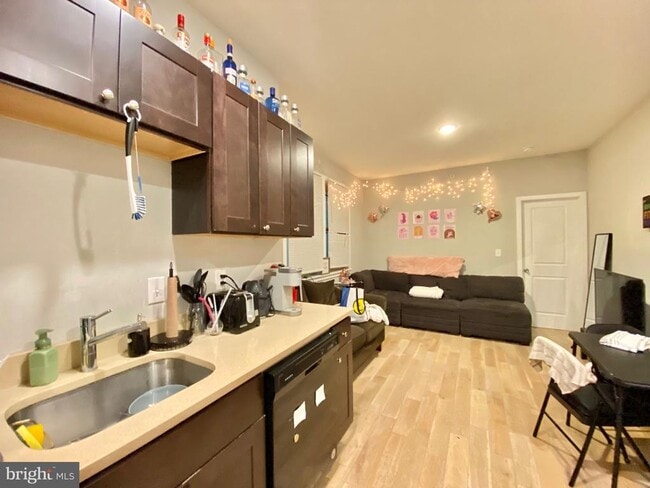 Building Photo - 2020 N Carlisle St