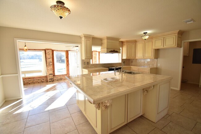 Building Photo - Coming Soon! 3 Bedroom Home On Lake Tyler!