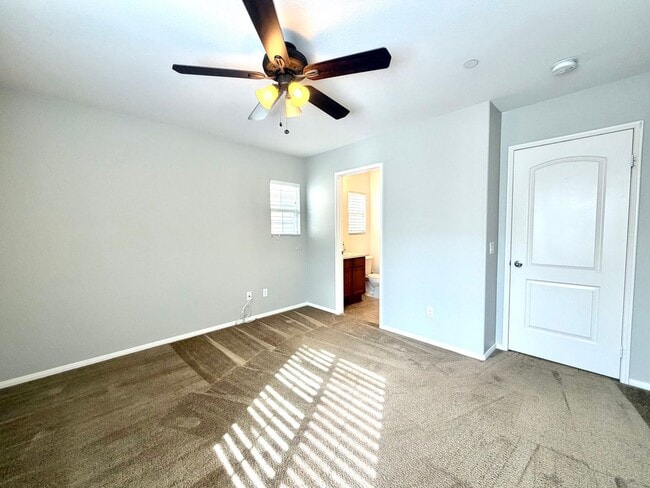 Building Photo - Stylish 2-Bedroom Living with Community Amenities