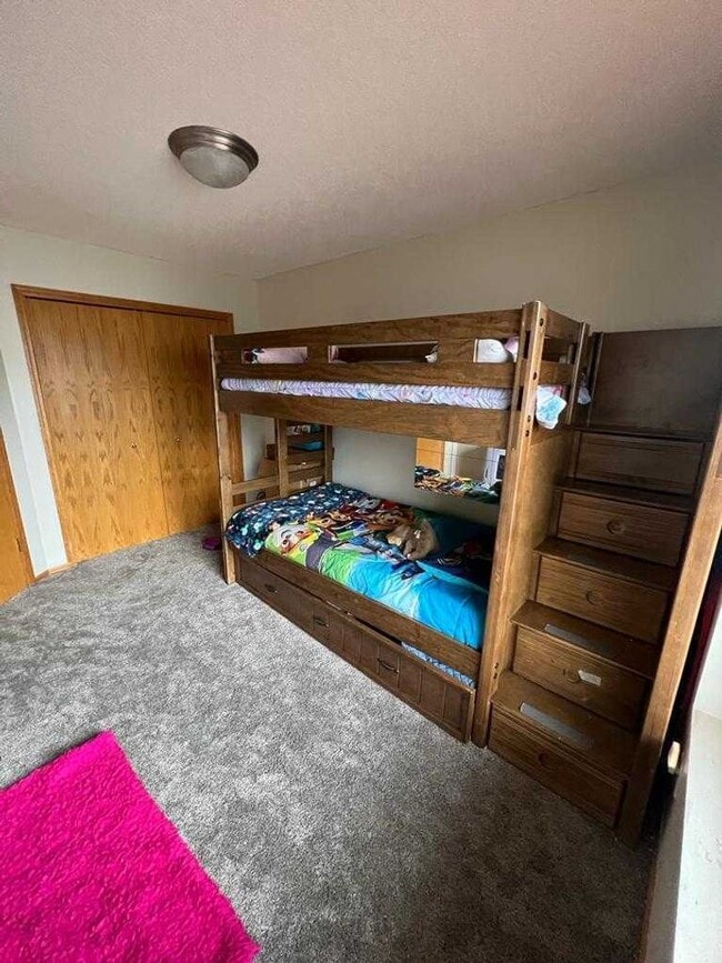 Building Photo - rare champlin 3 bed townhouse!