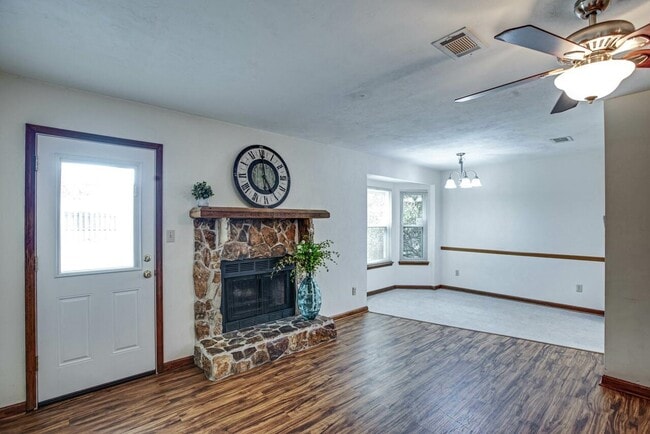 Building Photo - 3232 Riddle Dr