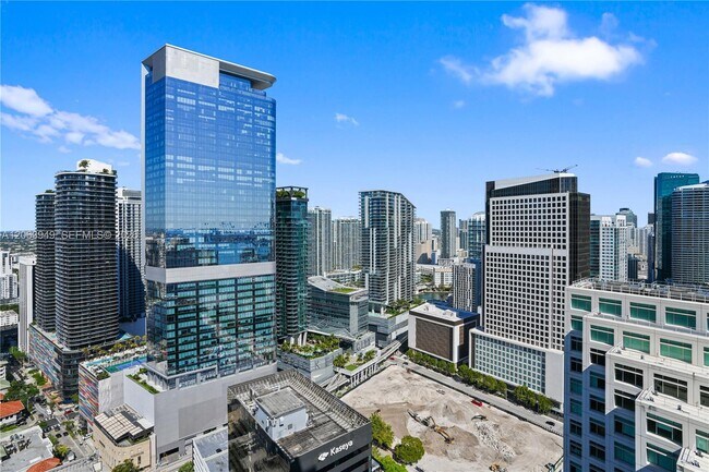 Building Photo - 950 Brickell Bay Dr
