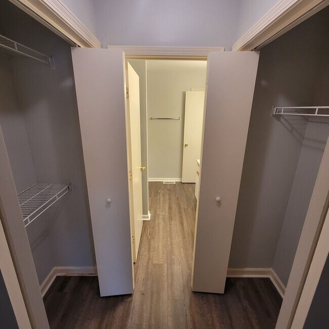 Building Photo - 2/1 Duplex- Cookeville- Large Corner Lot