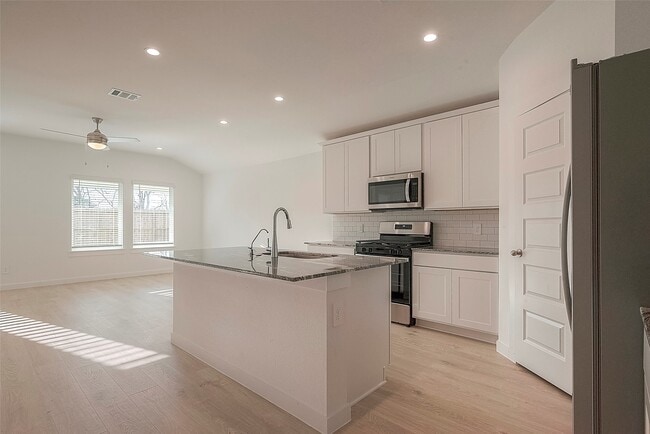 Building Photo - 4906 Edgewood Dr