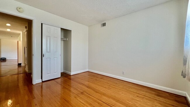 Building Photo - Gorgeous house - Huge Backyard with Bonus ...
